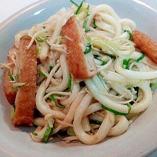 玉葱天とえのき茸と九条葱の焼うどん